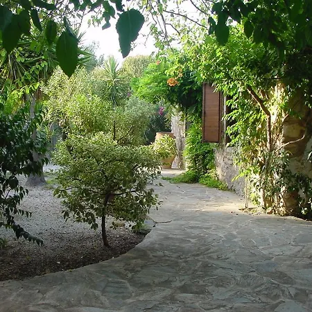 Κατάλυμα σε φάρμα Myrties Stone - Ta Petrina *