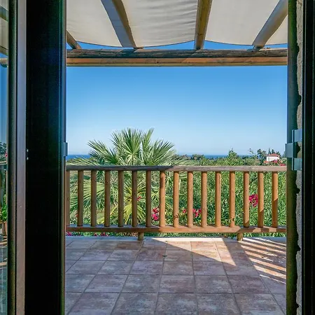 Myrties Stone - Ta Petrina Lantgård *